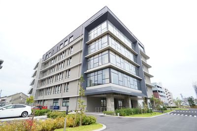 モダンな建物の外観