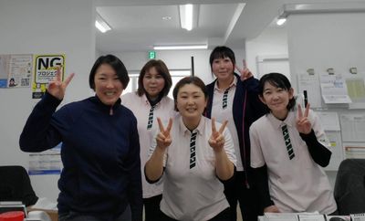 元気なスタッフの笑顔