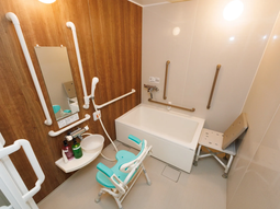 バリアフリーの浴室設備