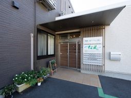 清潔感あるエントランス