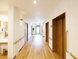 廊下のクリーンな空間