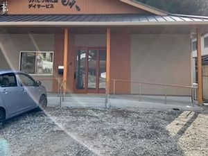 施設の外観と出入口  