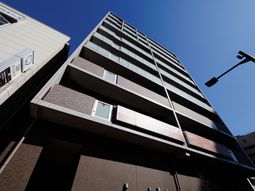 多階層の建物の外観