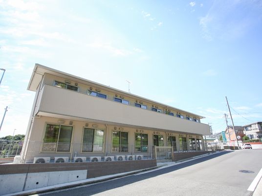 広々とした明るい外観