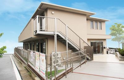 モダンな建物の外観