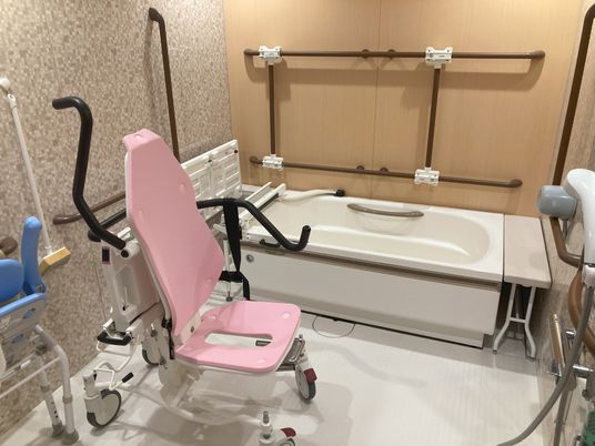快適な設備の浴室
