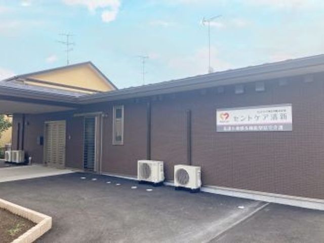 駐車スペースがある外観 外観 建物入口には駐車スペースがあり、施設利用者のアクセスが容易です。