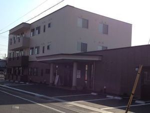 広々とした建物外観