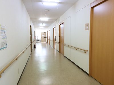 廊下の明るいイメージ