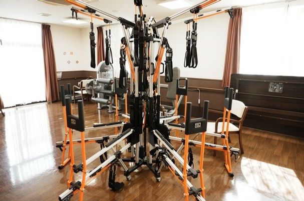 機器が並ぶ訓練室