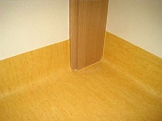 コーナーガードの施された壁