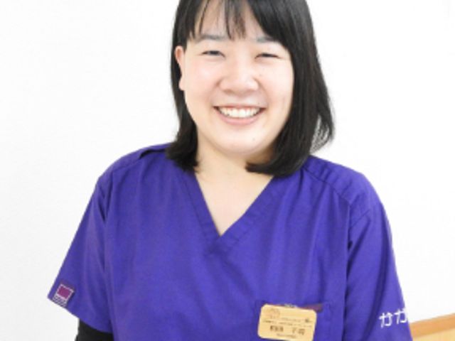 スタッフイメージ人物 スタッフイメージ 優しい笑顔のスタッフが親身なケアを提供しています。明るい雰囲気で働きやすい環境です。