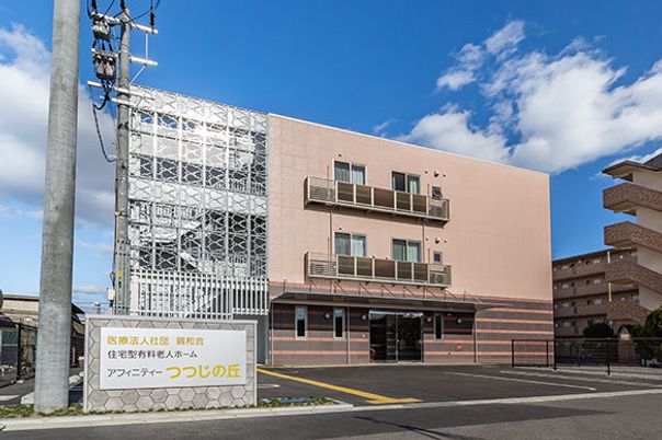 ピンクの建物の外観