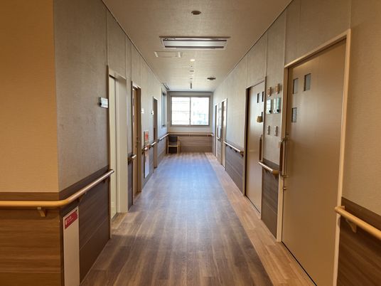 清潔感ある廊下の一角