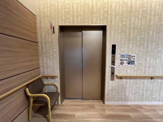 キレイなエレベーターホール