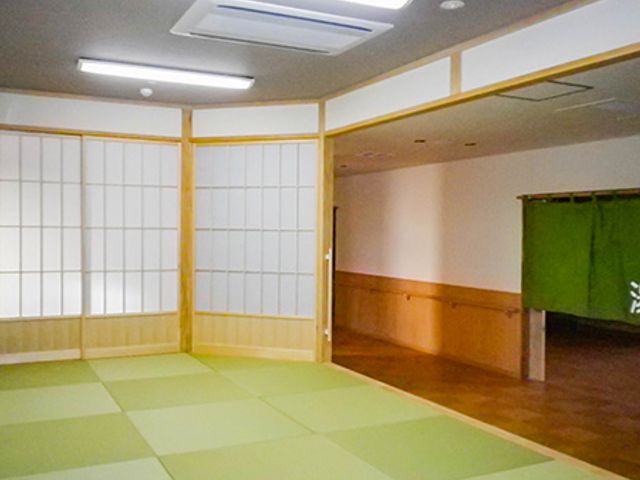 広々とした和室 和室 和風の落ち着いた空間が広がる和室です。明るく清潔な環境で、リラックスした時間を過ごせます。