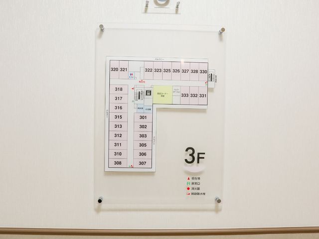 ３階案内図掲示 フロアマップ わかりやすい案内図により、目的の場所へ迷わずに行けます。訪れる方々の不安を解消する工夫がされています。