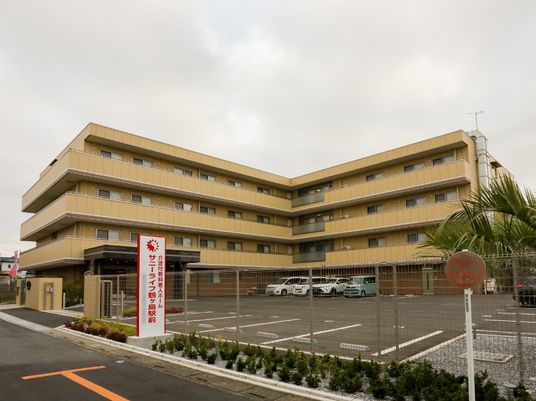 多階層の建物外観