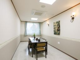 清潔感のある食堂の様子