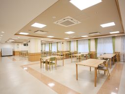 明るいダイニングスペース