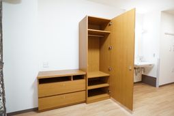 シンプルな洋室クローゼット