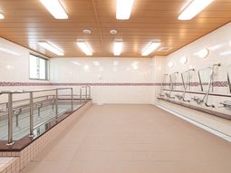 広々とした清潔な浴室