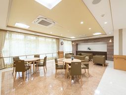 明るいリビング空間