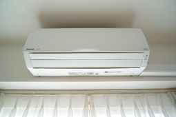 エアコンが設置された部屋