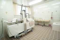 清潔な浴室設備