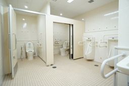 バリアフリーのトイレ設備
