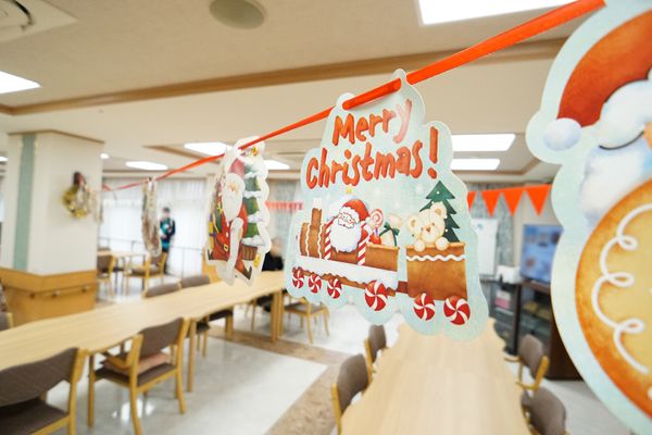 クリスマスデコレーションの食堂