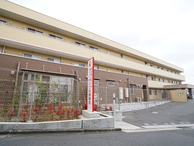 広々とした外観の建物 外観 手入れされた館前の植栽が心地よい、明るく落ち着いた雰囲気の建物です。あなたの職場にふさわしい環境を見つけてみませんか。