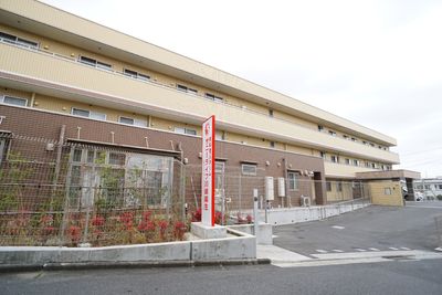 広々とした外観の建物