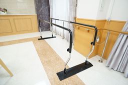 歩行訓練用の手すり付き通路