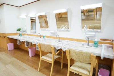 手すり付き洗面台