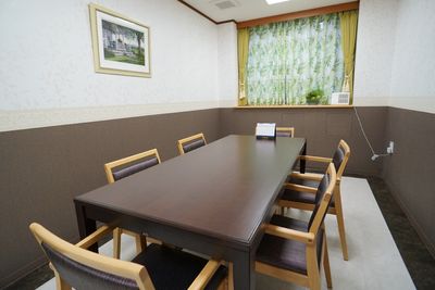 落ち着いた色合いの多目的室
