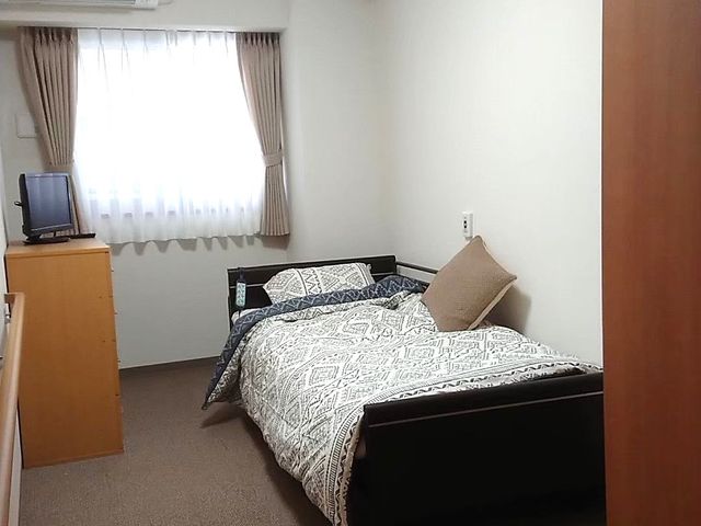 居室の一例 居室 明るい光が差し込む居室です。快適さを重視したシンプルなデザインが特徴となっています。