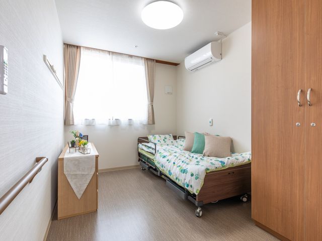 静かな居室 居室 自然光が入る明るい居室です。快適にくつろげる空間で、スタッフも働きやすい環境です。