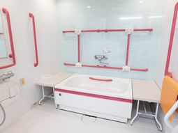 バリアフリー対応の浴室