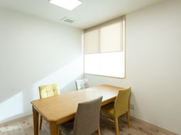 明るいダイニングスペース