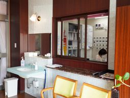 受付スペースとスタッフ