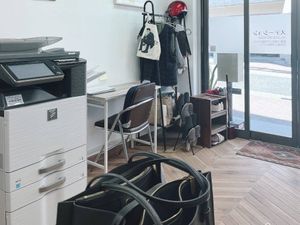 明るい玄関の収納棚  