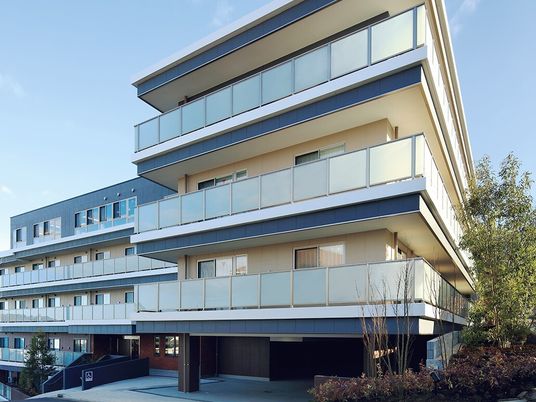 多階層モダン建築