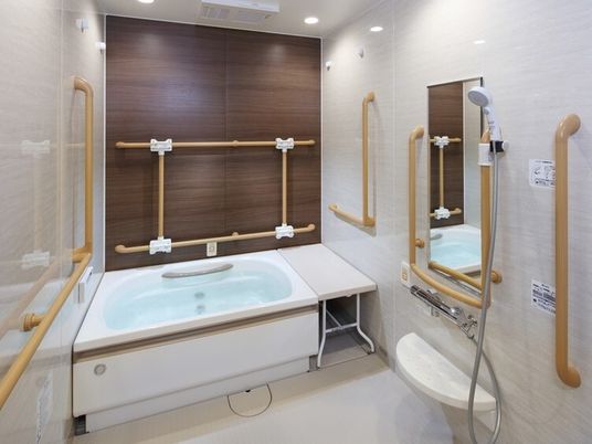 手すり付き浴室