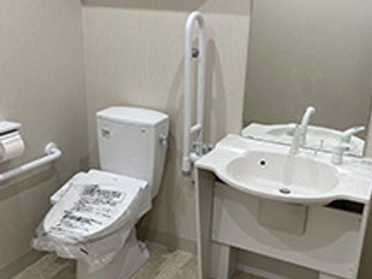 手すり付きトイレ設備