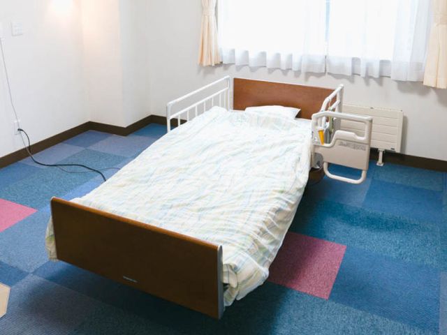 シンプルな居室 居室 シンプルで機能的な居室は、自然光がしっかりと入る明るい環境です。就業環境としても快適です。