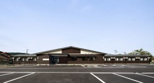 広々とした建物の外観