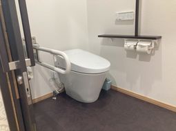 バリアフリーなトイレ設備