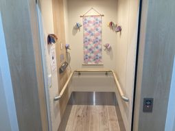 エレベーター前の通路
