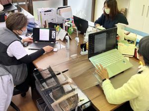 会議中のスタッフ